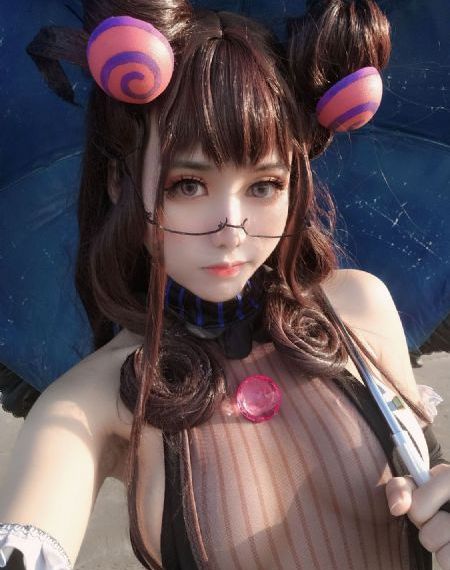 女仆犯错翘臀跪床被打屁股_BD电影完整版